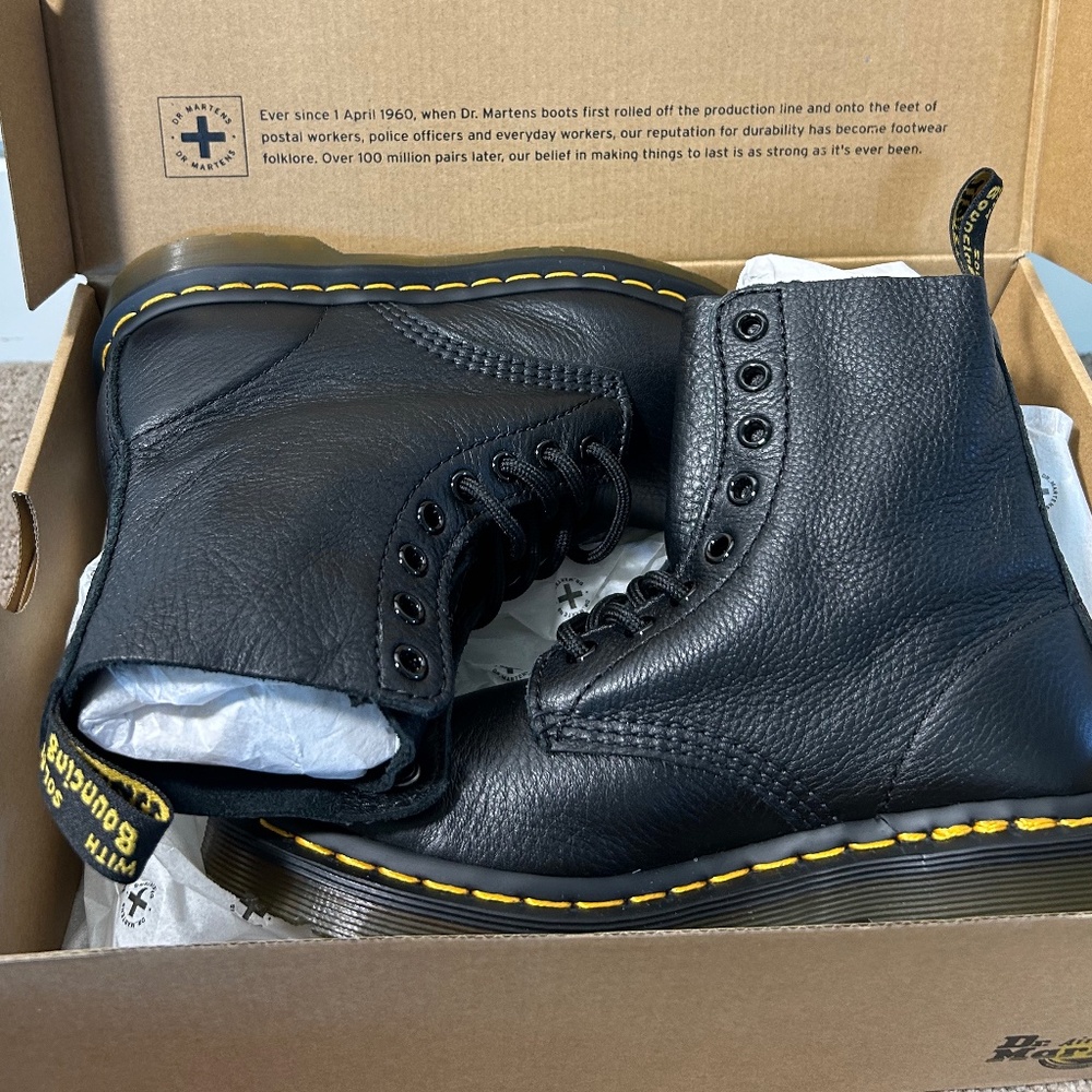 Dr. Martens 1460 Pascal Size US 6 - NEW W/ BOX, NEVER WORN